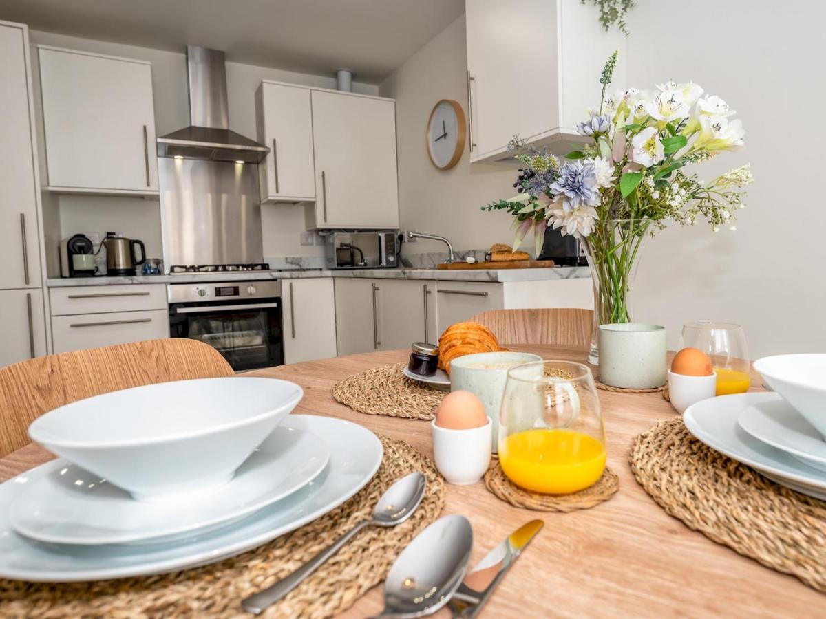Pass The Keys Brand New 1 Bedroom Modern Contemporary * Ludlow
