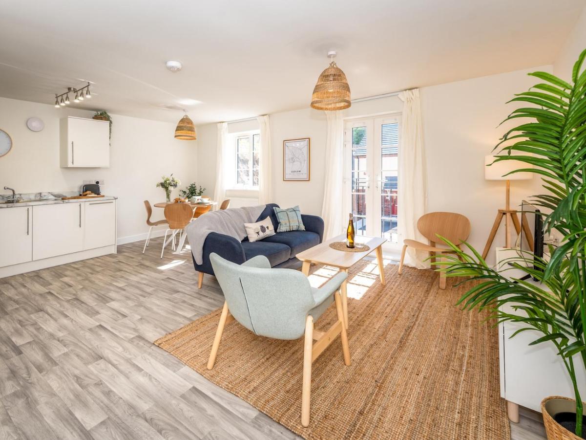 Pass The Keys Brand New 1 Bedroom Modern Contemporary Apartment Ludlow